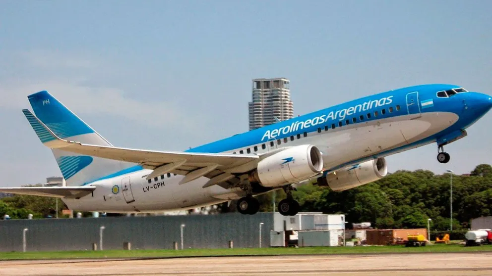Aumento: los pasajes de Aerolíneas Argentinas subieron un 20% en todos los destinos del país