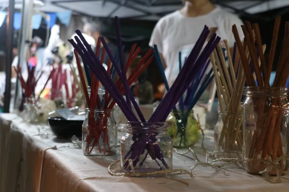 Invitan a disfrutar de la Feria de emprendedores en la plaza San Martín 