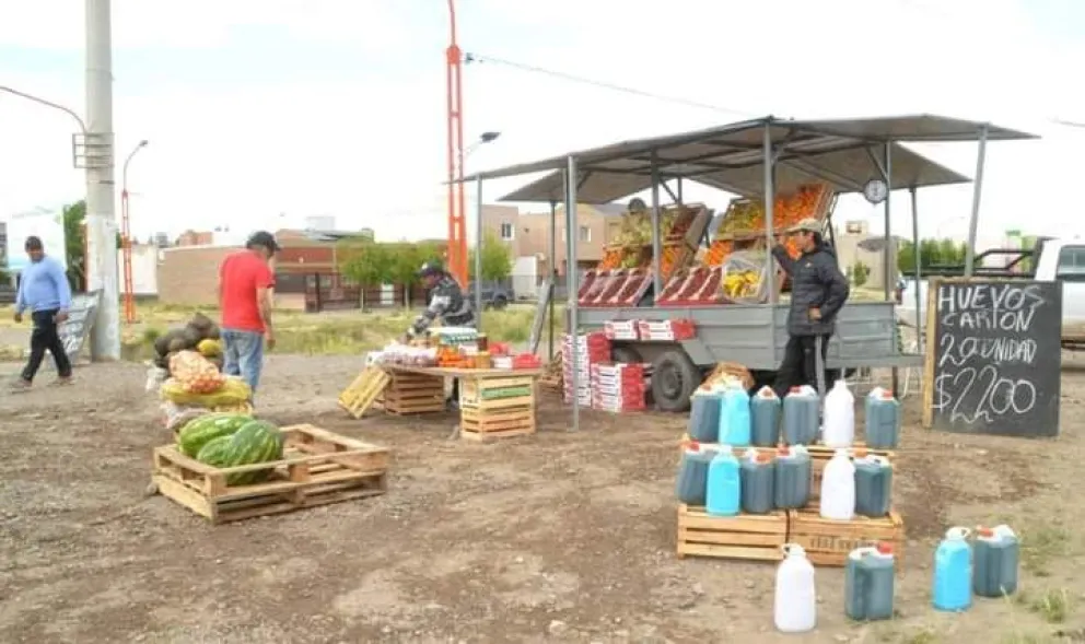 Amenaza de desalojo sacude a vendedores ambulantes de frutas