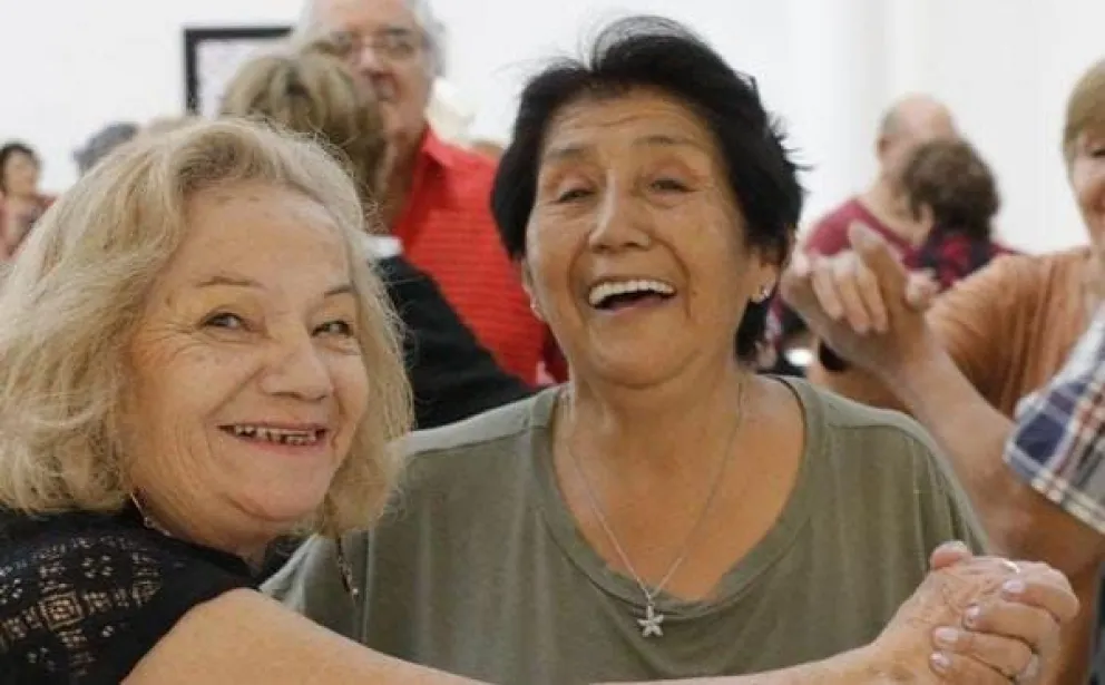 Una fiesta para personas mayores en el Complejo Cultural Cipolletti