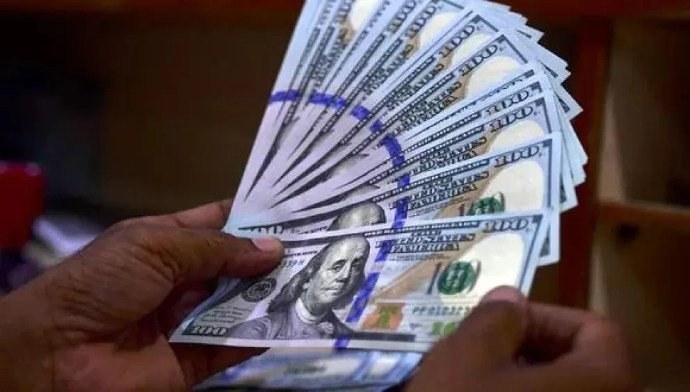 El Banco Central prohíbe compra de dólares a deudores hipotecarios