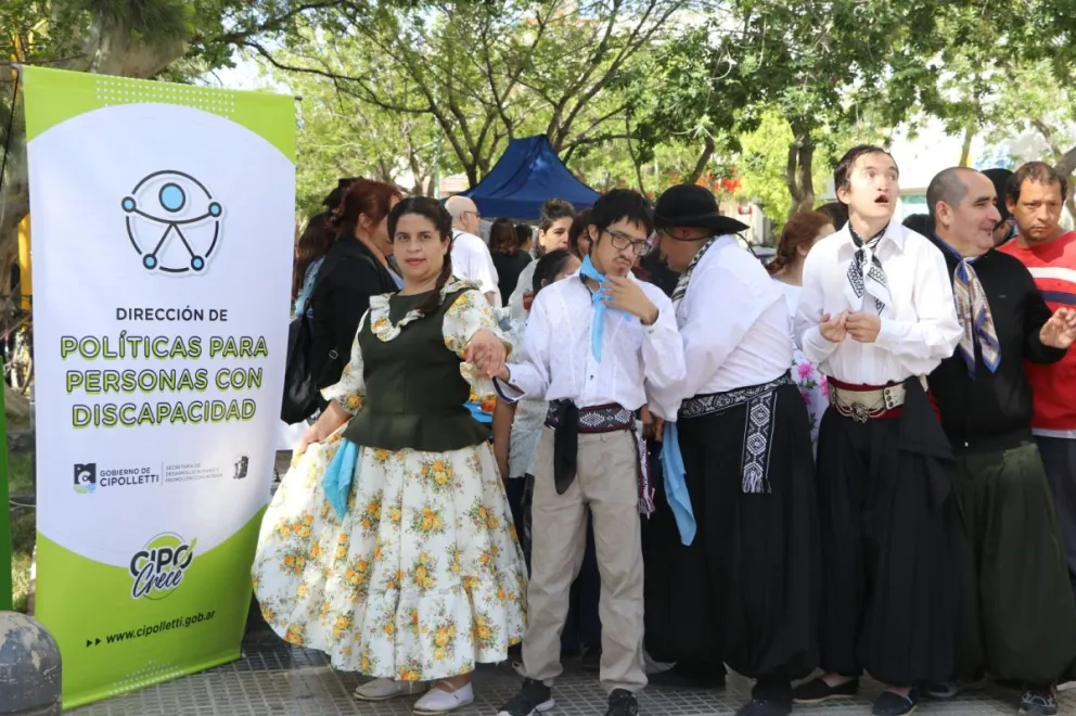 La plaza San Martín se vistió de fiesta para el cierre de las actividades del área de Discapacidad 