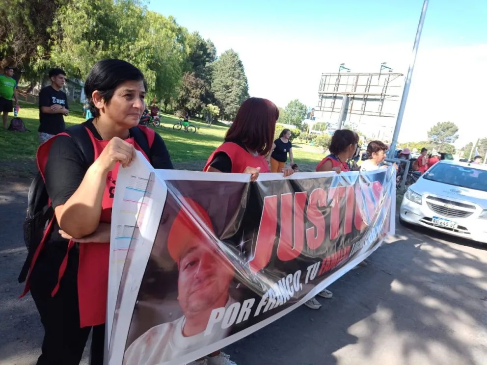Crimen de Franco Lagos: a un mes de su asesinato volantearon en la zona de los puentes carreteros  