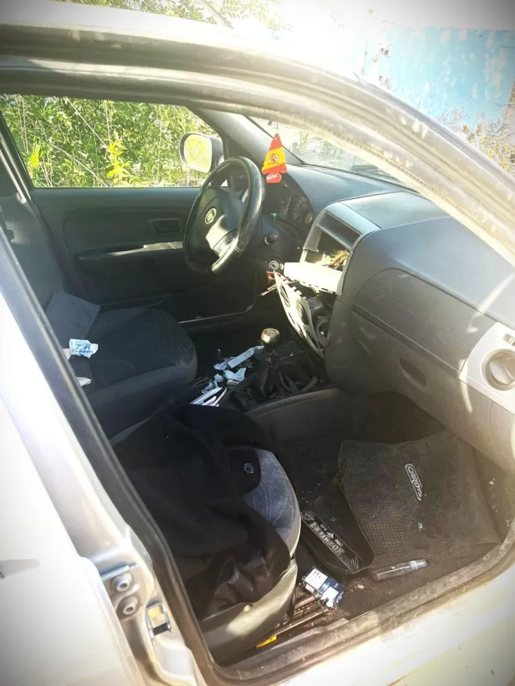 Desvalijaron un auto en el interior de un predio cercado en pleno centro
