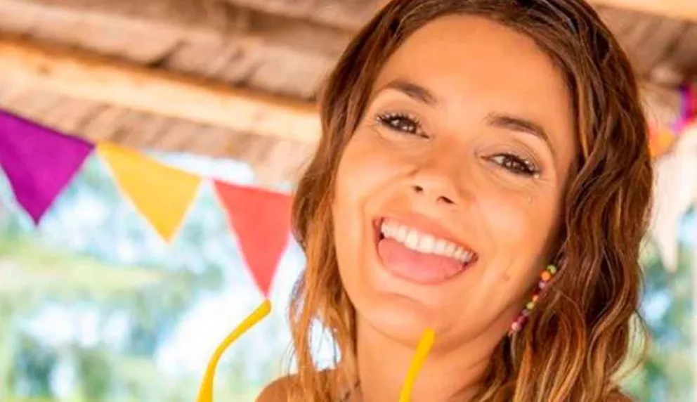 Natalie Pérez se convierte en influencia de moda playera con su microbikini deslumbrante desde el Caribe