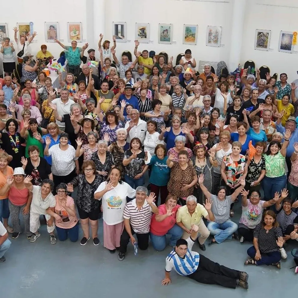 Nuestros mayores disfrutaron de una espectacular noche a puro baile en el CCC