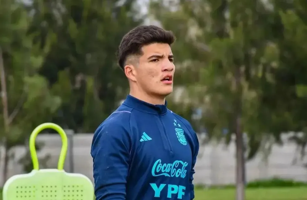 El arquero de la Sub 17 bloqueó comentarios tras recibir insultos en Instagram