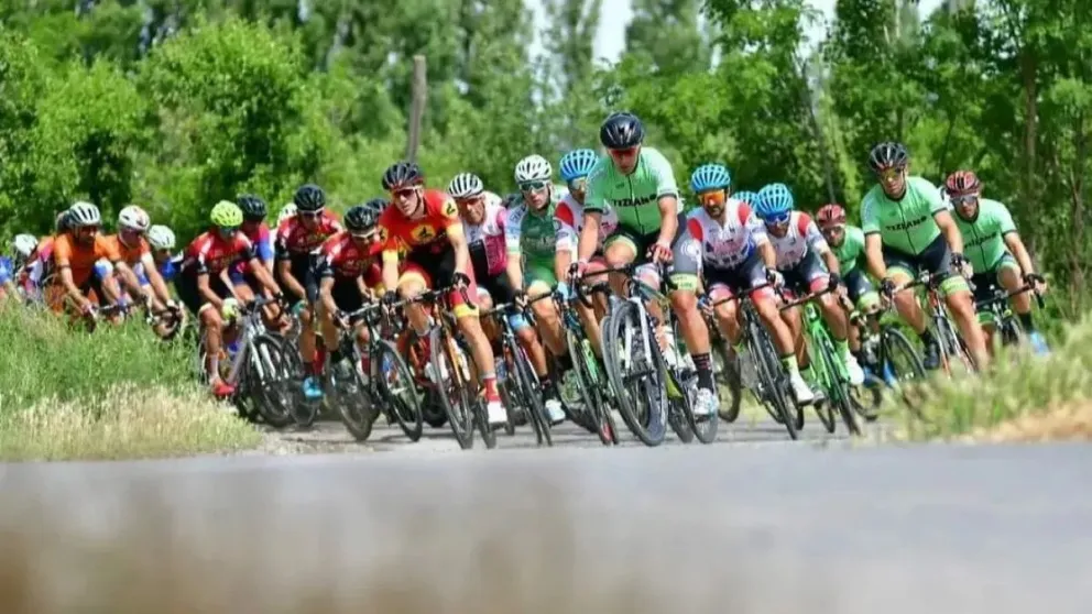 La Vuelta al Valle vuelve a recorrer Río Negro en su 81ª edición con más de 180 ciclistas en competencia