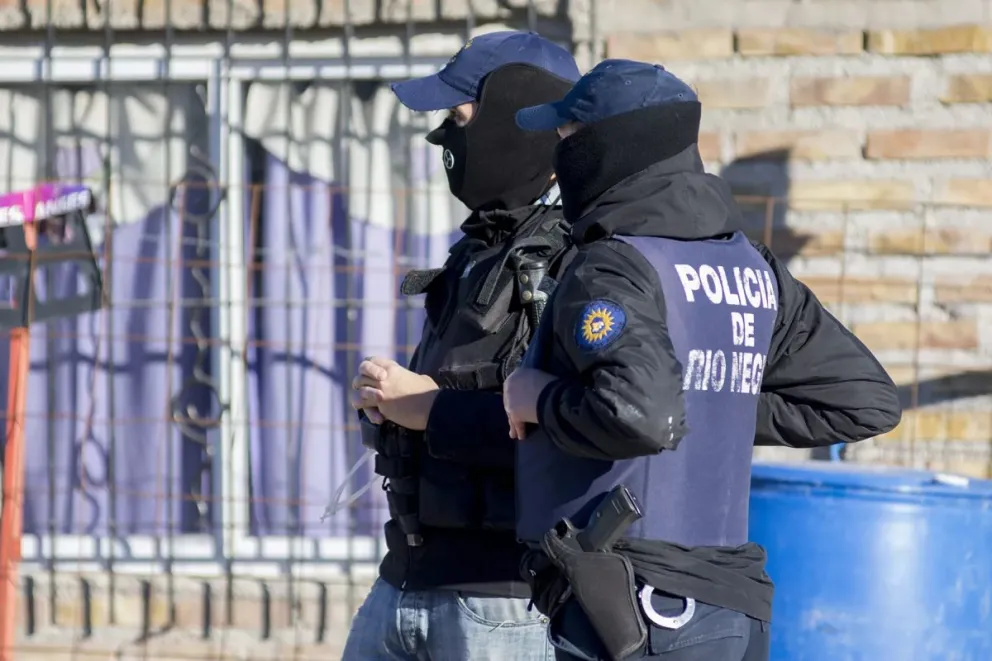 Buscaban a un sujeto por amenazas y encontraron plantas de marihuana