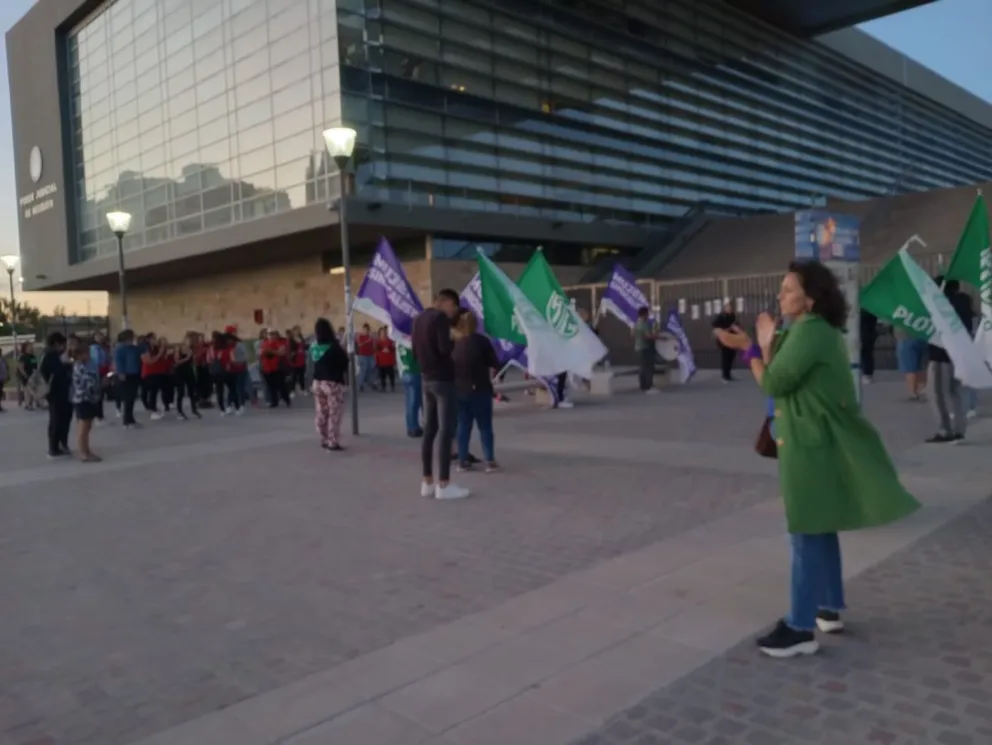 Familiares Rosana y organizaciones sociales se movilizaron a la Ciudad judicial