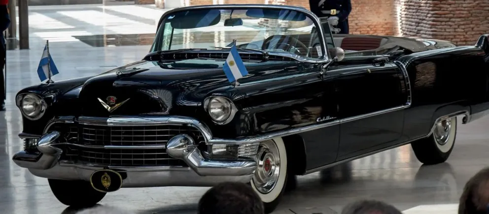 Javier Milei en su asunción podría subirse al cadillac presidencial descapotable 