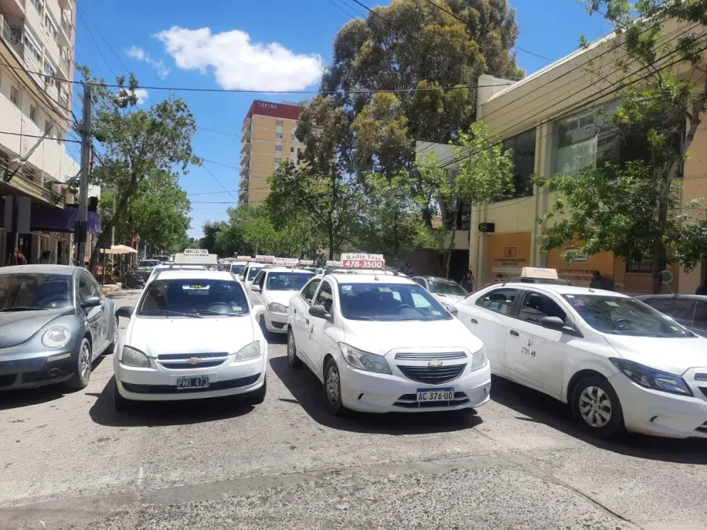 Taxistas en protesta contra la nueva tasa a los combustibles