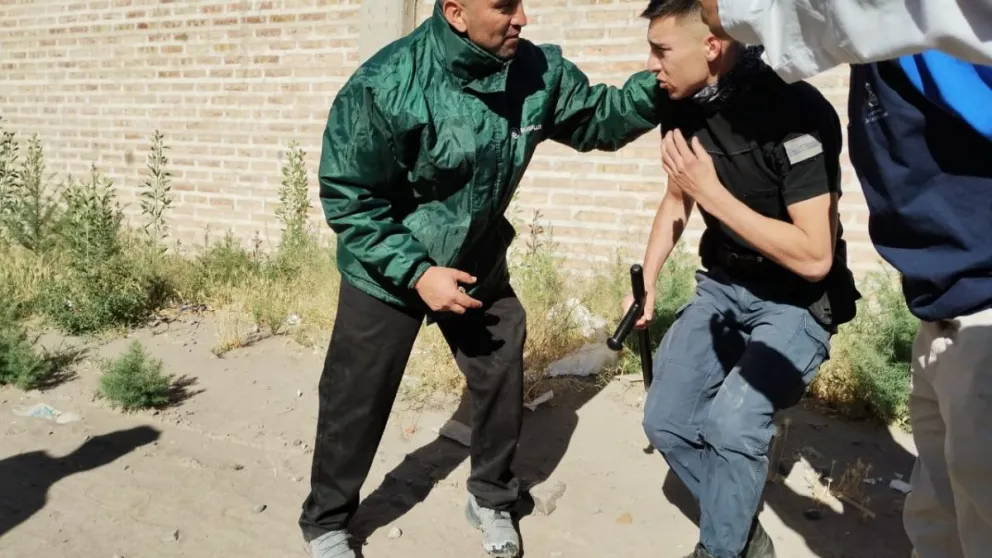 Violento enfrentamiento en el playón de “El Cole” por despidos masivos