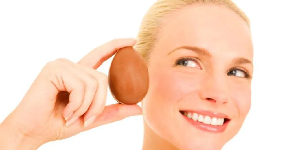 La mejor forma de hacer un mascarilla de limpieza facial con yema de huevo