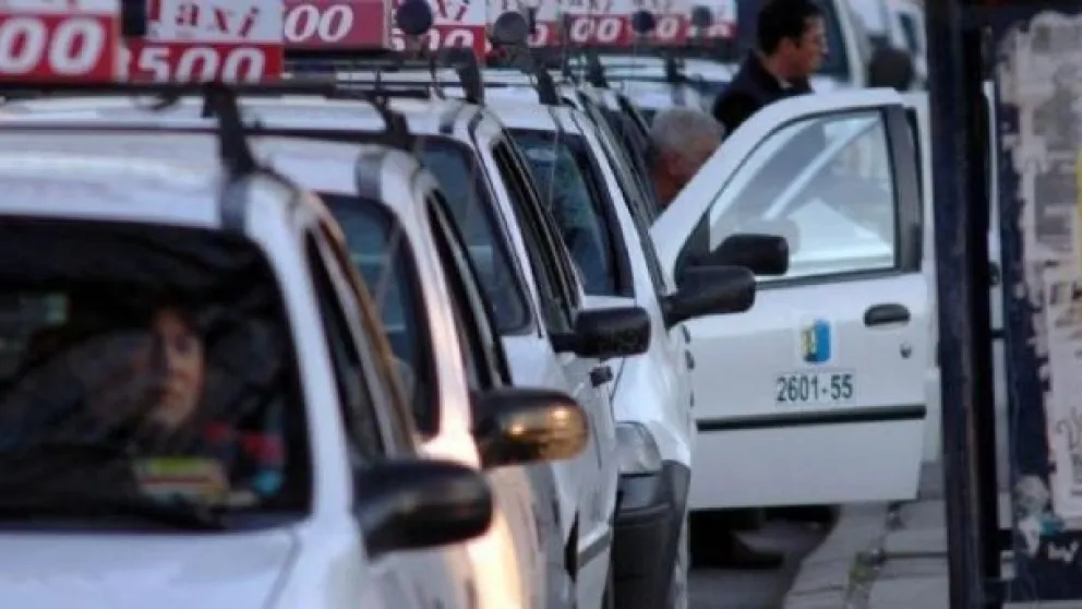 El Municipio aceptó elevar la tarifa: los taxis aumentan un 40%