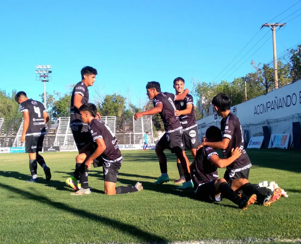 Este domingo Cipolletti y Círculo Italiano se enfrentan en la apasionante final del Clausura 2023