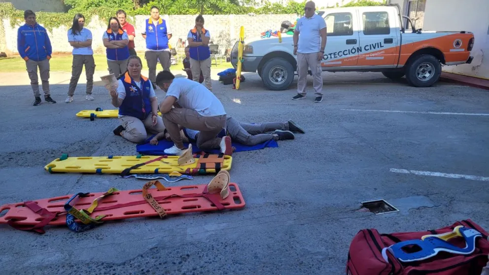 El despliegue de bomberos, ambulancias y protección civil sorprendió a los vecinos