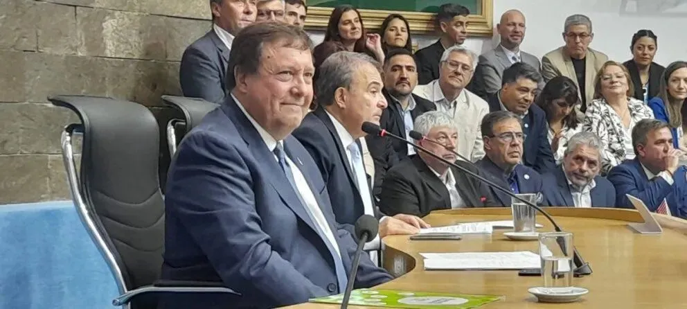 Weretilneck asumió como gobernador con un llamado a la unidad, la modernización y la construcción de futuro
