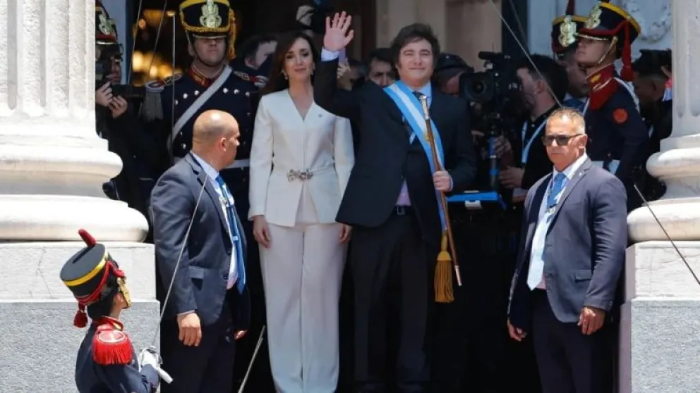 Milei firmó su primer decreto: se reducen a 9 los ministerios del Estado