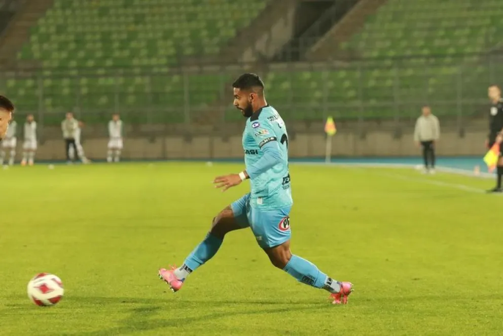 La alegría de Mati Carrera: del fútbol albinegro a la primera de Chile