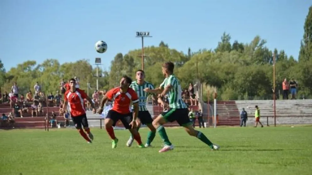 Torneo Regional Amateur: La Amistad y Deportivo Roca continuan en carrera a octavos