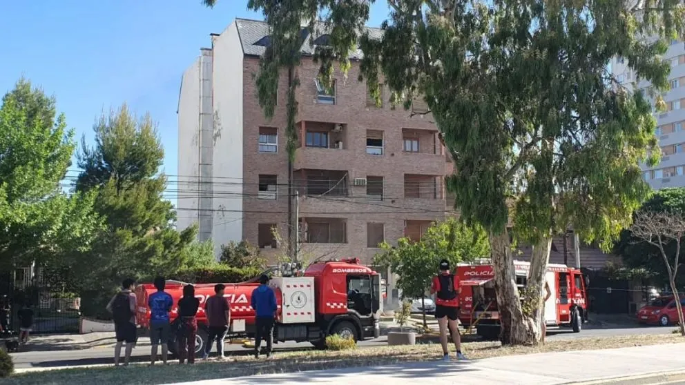 Se incendió un edificio frente al Concejo Deliberante 