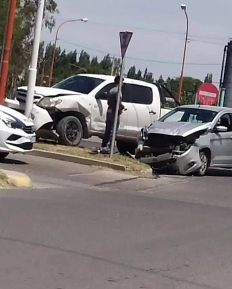 Otro choque que ocurre en la misma esquina por la falta de semáforo