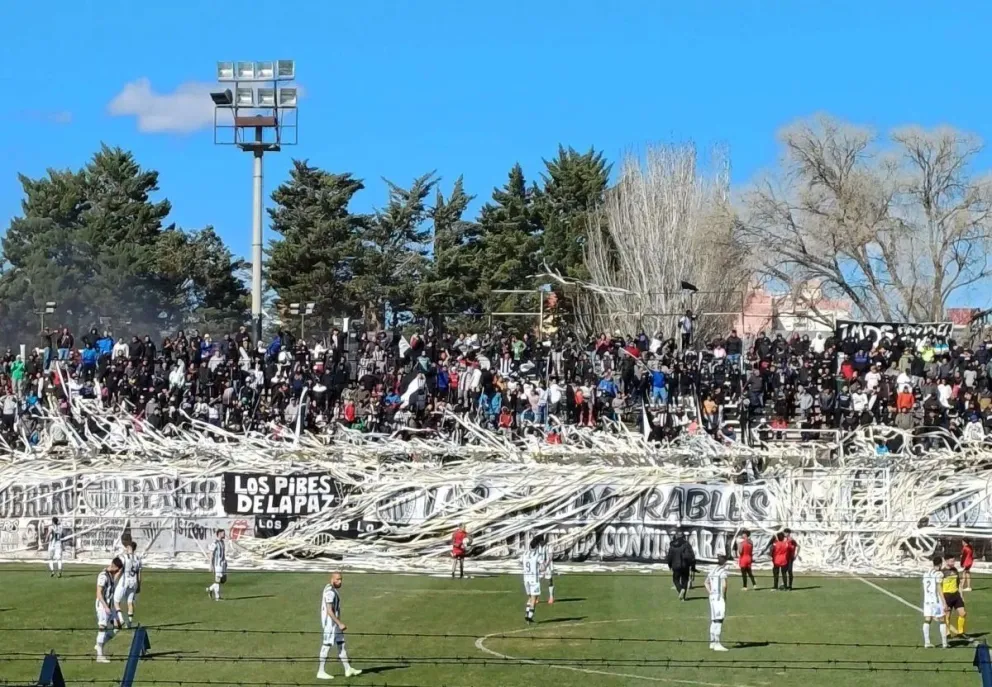 Descontento en el Club: Los hinchas se manifiestan en este duro momento