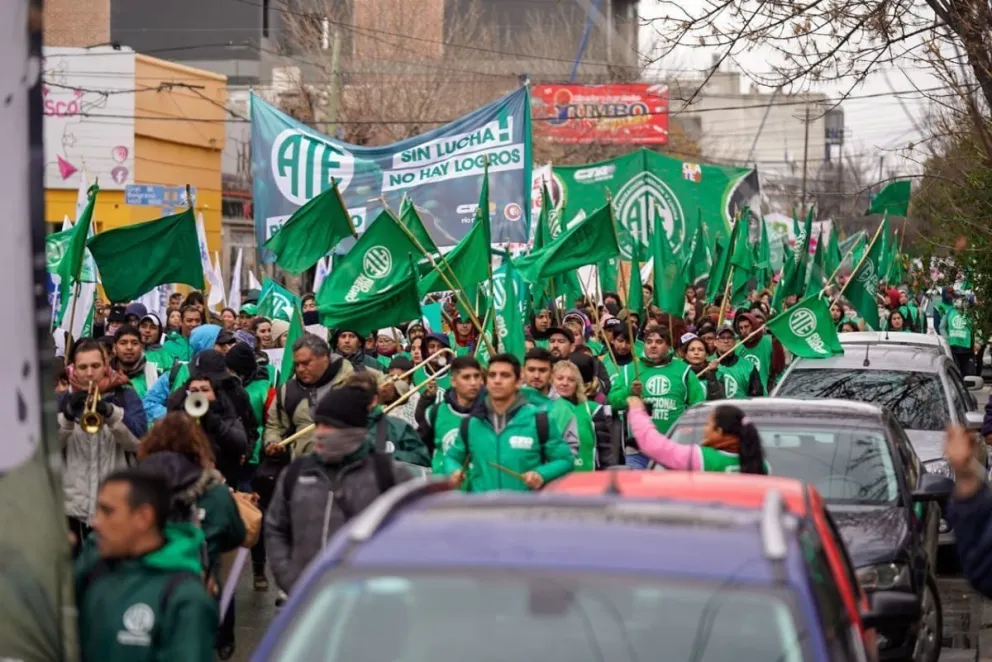 ¿Aguinaldo en dos cuotas?: ATE ya pegó el grito en el cielo y se declaró en estado de alerta