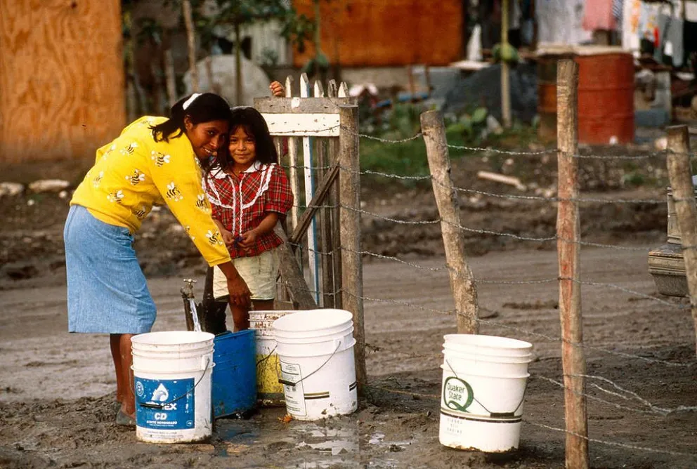 Quejas por falta de agua en el barrio rural de María Elvira