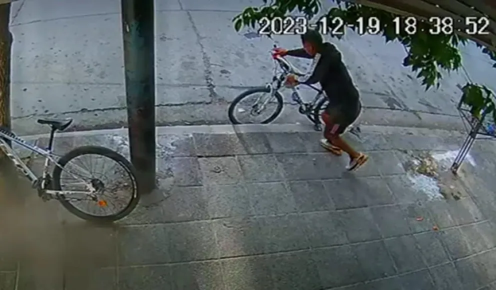 La inseguridad no da tregua: Se bajó a comprar a la panadería y le robaron la bicicleta