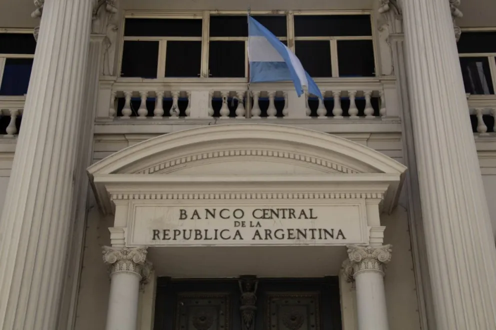 Milei autoriza una emisión millonaria para pagar deudas en 2023
