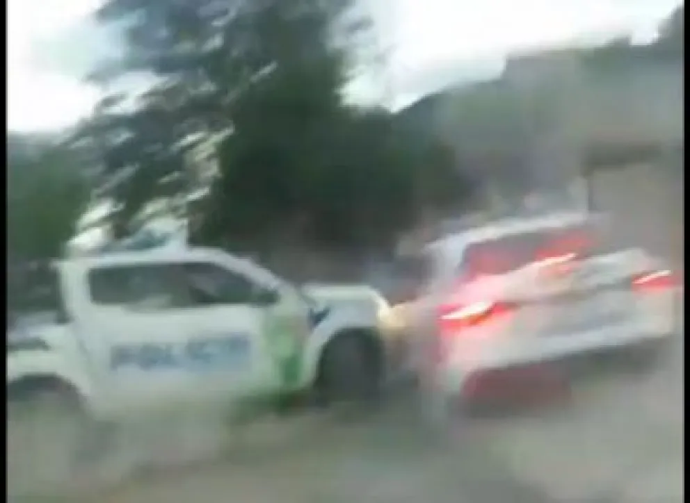 Insólito: dos patrulleros chocaron en plena persecución