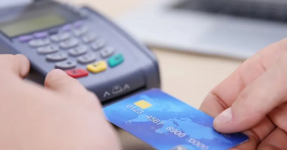 La extrema estrategia para controlar los gastos de la tarjeta de crédito