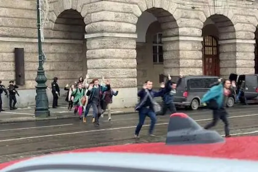 Terrible: un tiroteo en una Universidad de Praga deja 15 muertos y decenas heridos