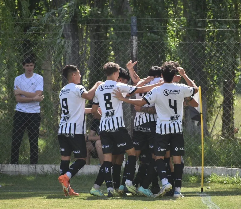 Dos adolescentes detrás de un sueño: de jugar en la Liga a la pretemporada en Platense