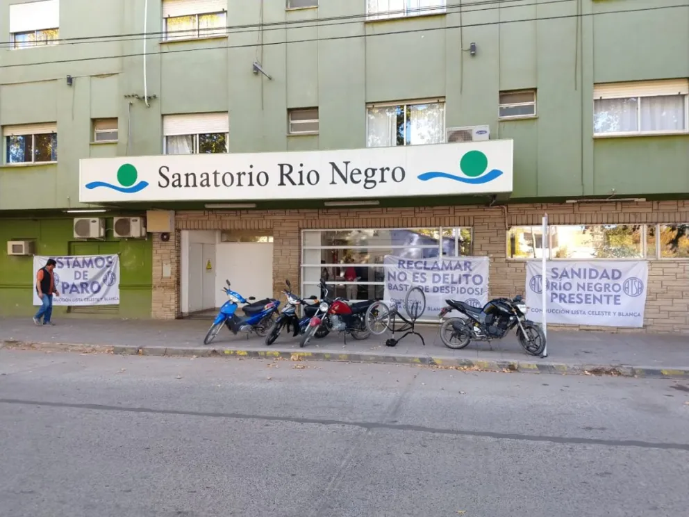 Otra vez, trabajadores de salud sin poder cobrar sus sueldos