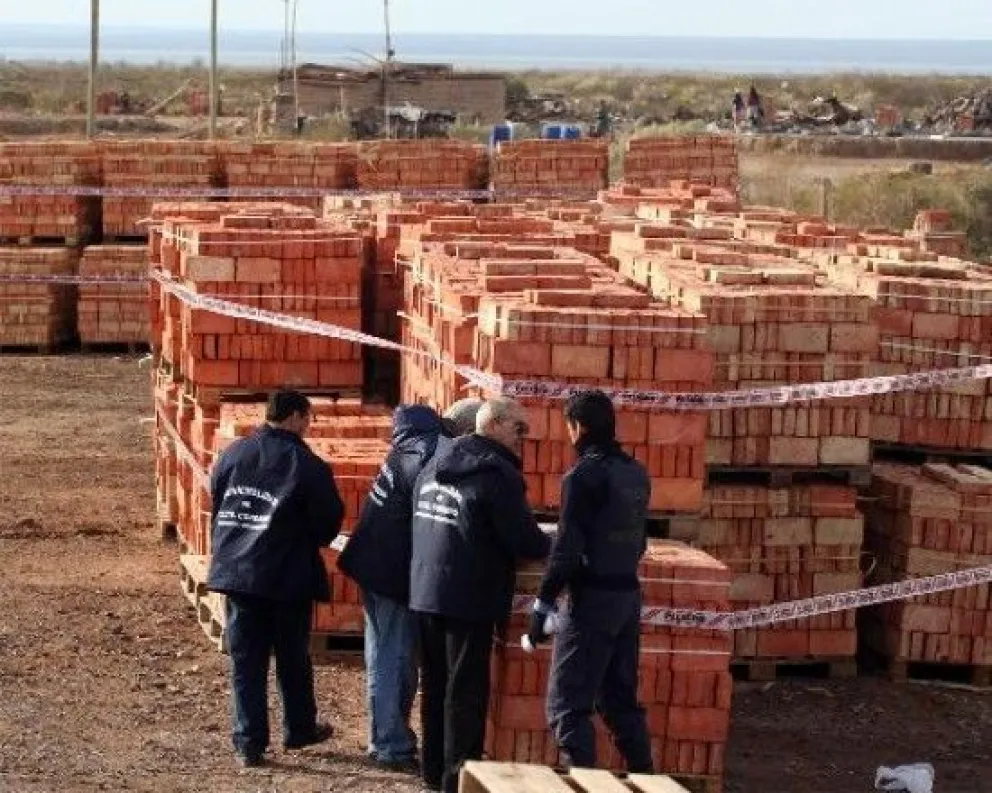 Allanaron la vivienda de un empresario ladrillero por el homicidio de un hombre