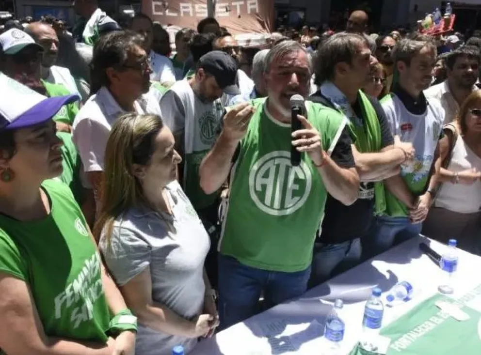 ATE denunció penalmente a Milei y a los responsables del DNU por "abuso de autoridad" 