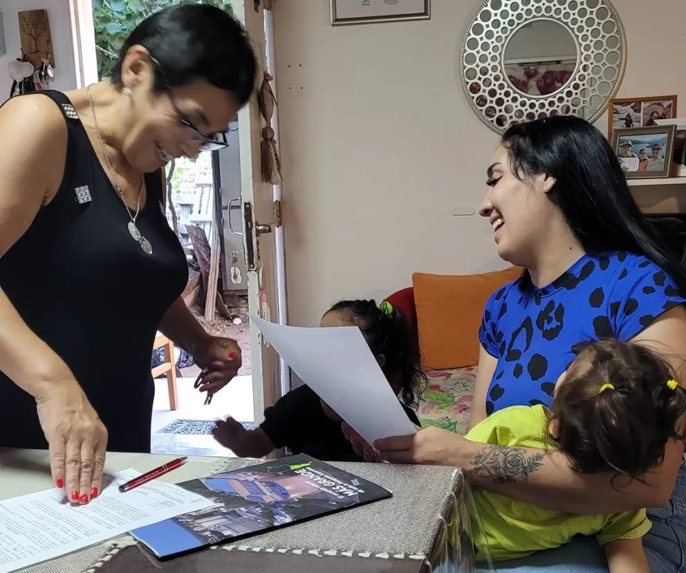 Gracias a la solidaridad, Ámbar tiene su silla postural adecuada