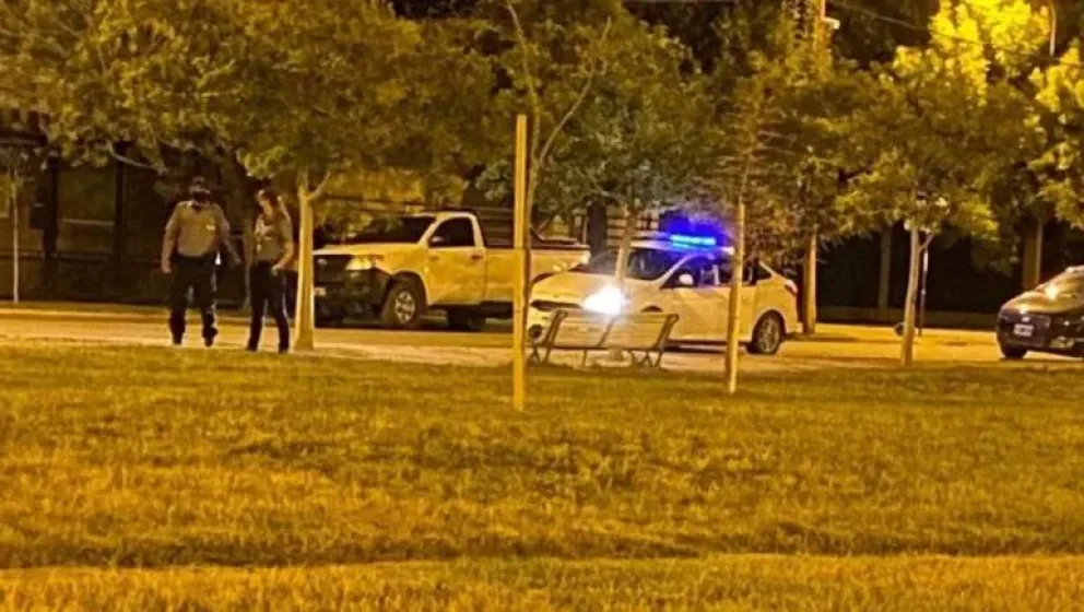 Los vecinos del Jorge Newbery quieren cercar la plaza con los autos