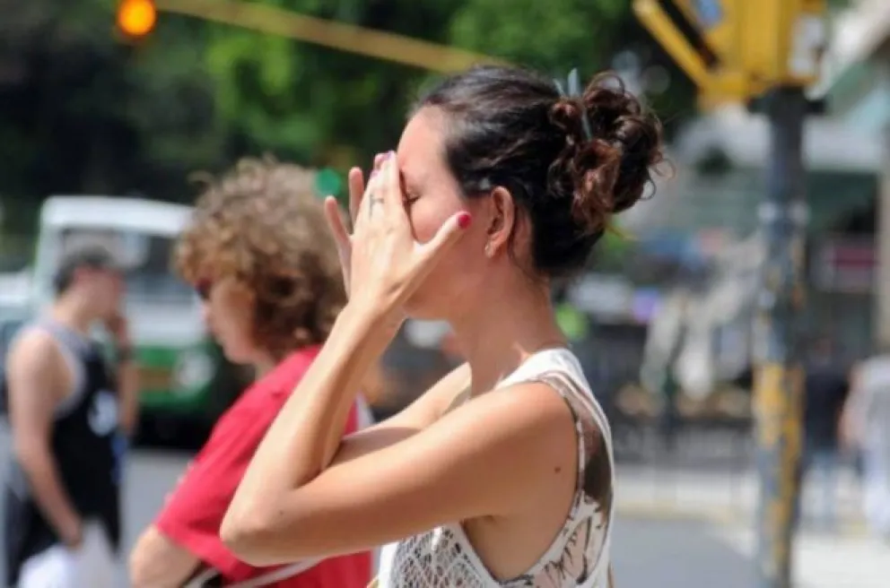 Golpe de calor: cuáles son los síntomas y cómo actuar para auxiliar a la víctima