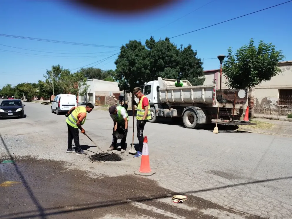 Trabajan en el mejoramiento de calles rurales y de la zona céntrica