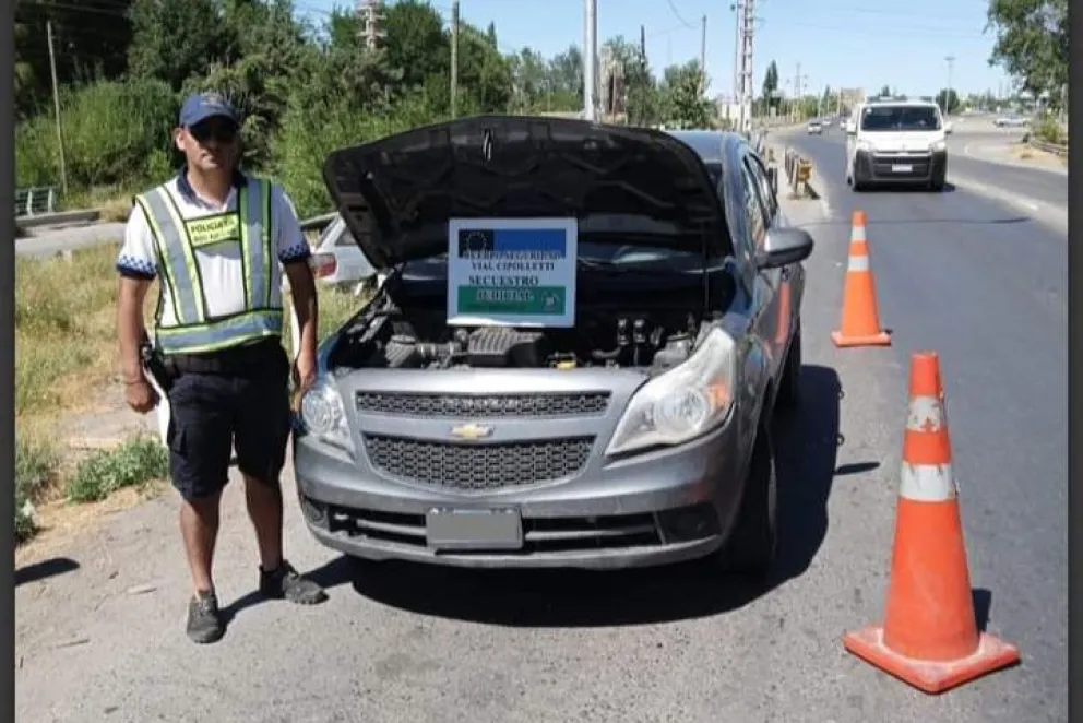  Operativo de seguridad vial en Cipolletti: encontraron dos autos con documentación falsa
