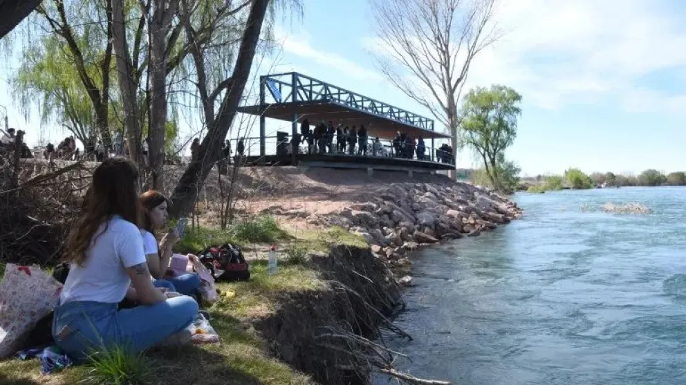 Tensión en el río: tuvieron que rescatar a una joven que se estaba ahogando