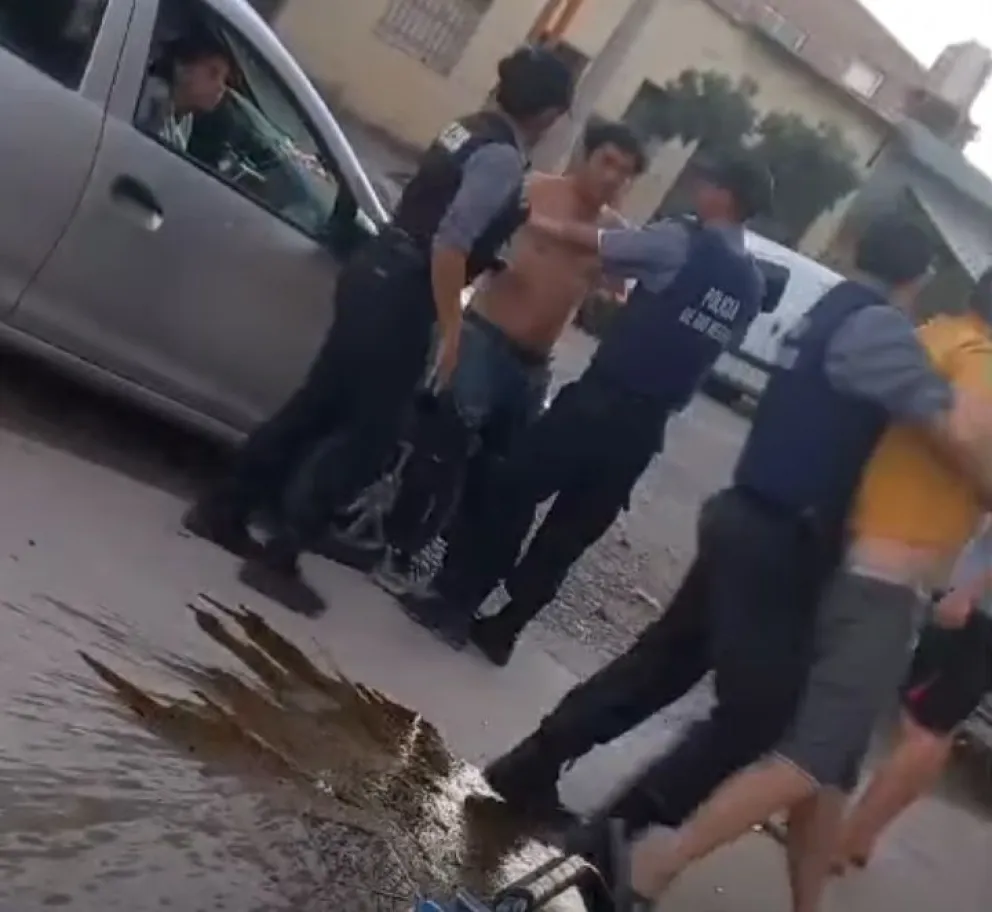 Se produjo un escándalo policial desatado por un fernet en un supermercado de Cipolletti