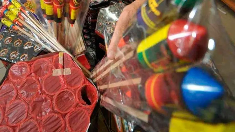 Para denunciar la comercialización de pirotecnia los vecinos pueden comunicarse con la Central de Atención al Ciudadano al 147. Foto archivo