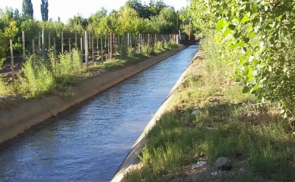 Se siente el calor en el Valle y reiteran la prohibición de bañarse en los canales de riego