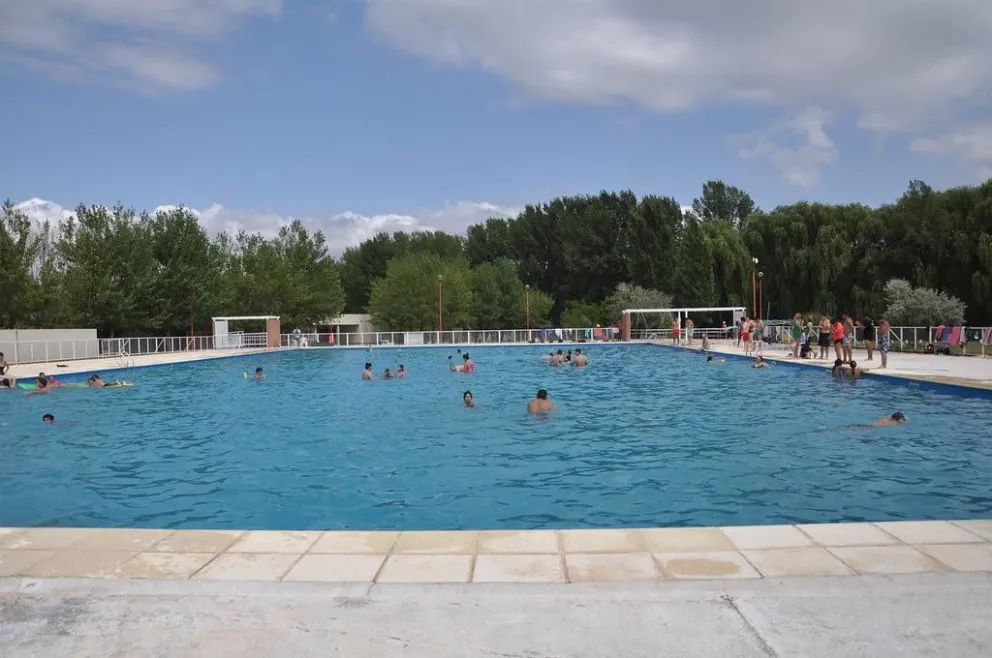Se inicia la temporada en la pileta municipal de la Isla Jord&aacute;n
