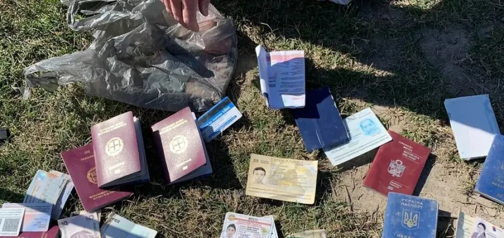 ¿Cómo llegó ahí?: descubren documentos extranjeros y una tarjeta SUBE en la frontera de EE.UU